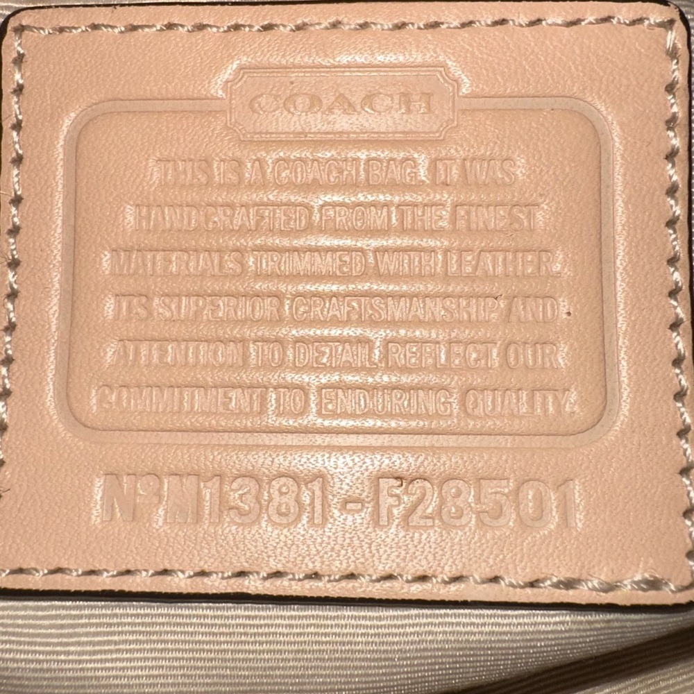👜 Coach Signature Stripe Drawstring Carryall Bag – Khaki & Emerald (2011) - Picture 13 of 13